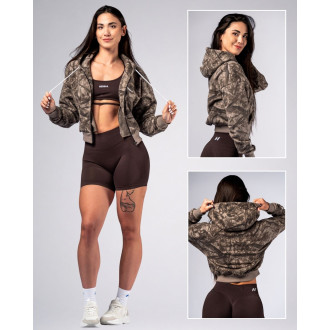 NEBBIA - Crop mikina s kapucí POWER 895 (light brown camo)
