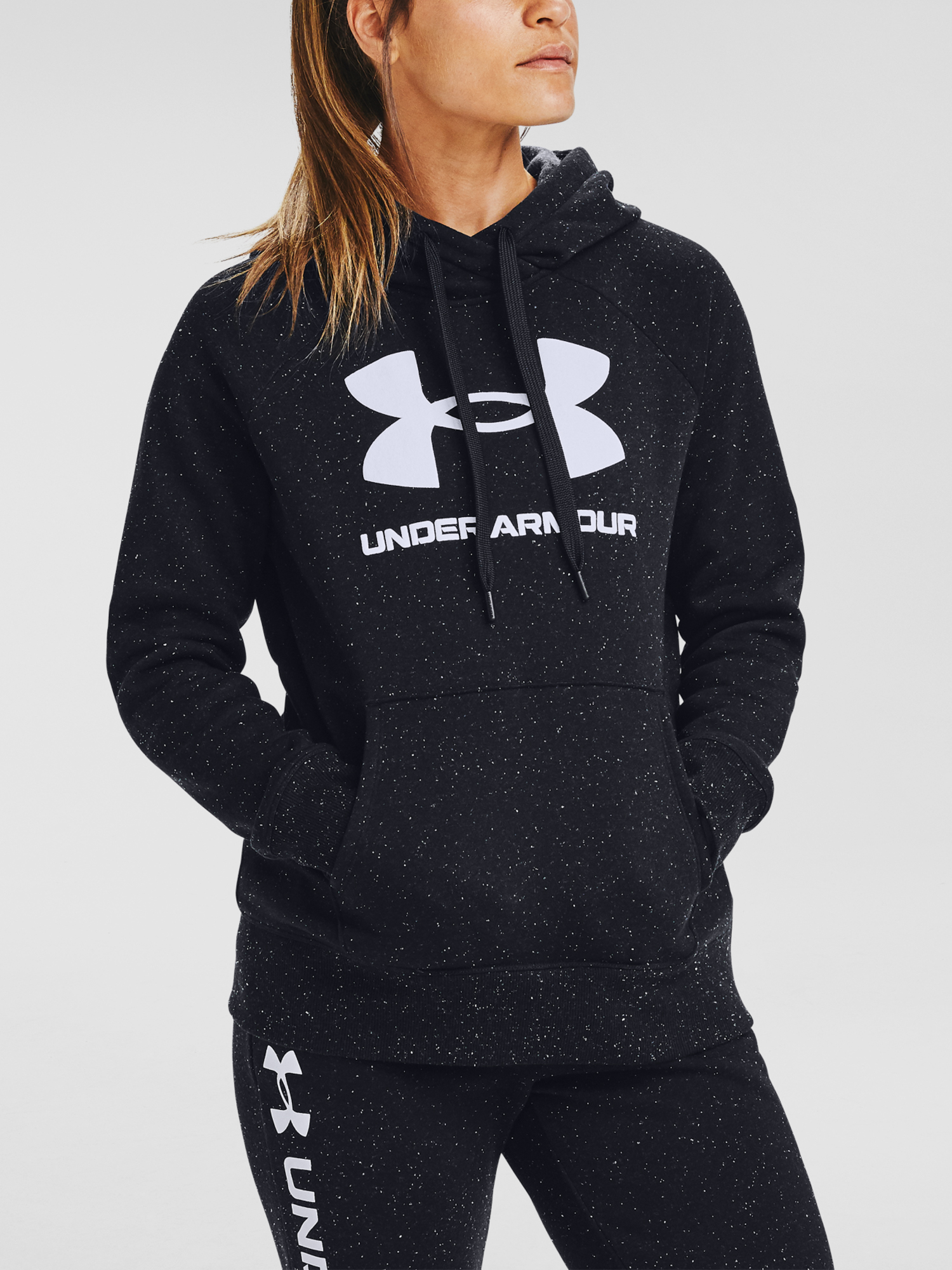 under-armour-mikina-s-kapuci-damska-cerna-1356318-002